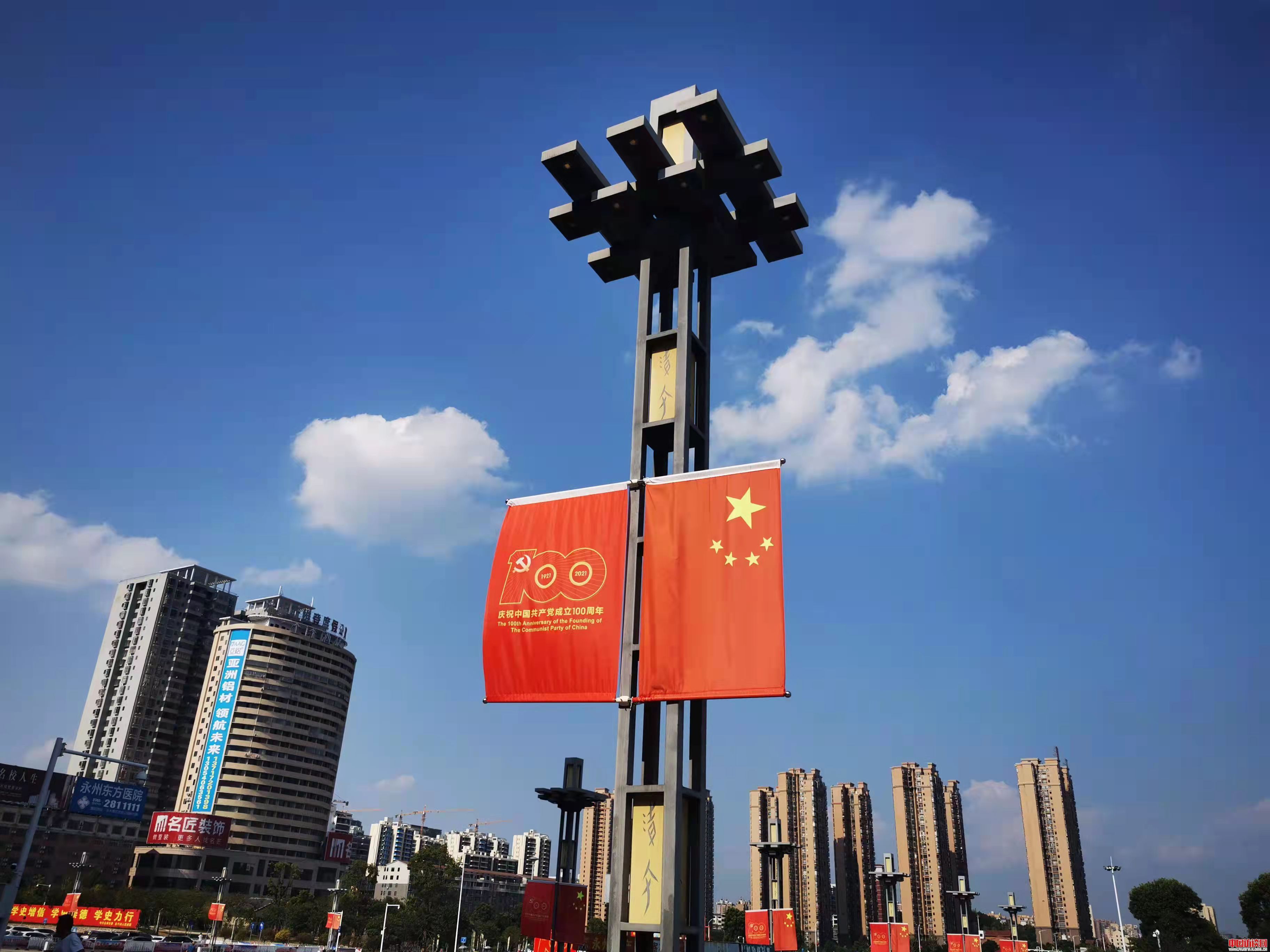 2021年胡立强用手机（抓拍）三湘美  （周平乐报道）